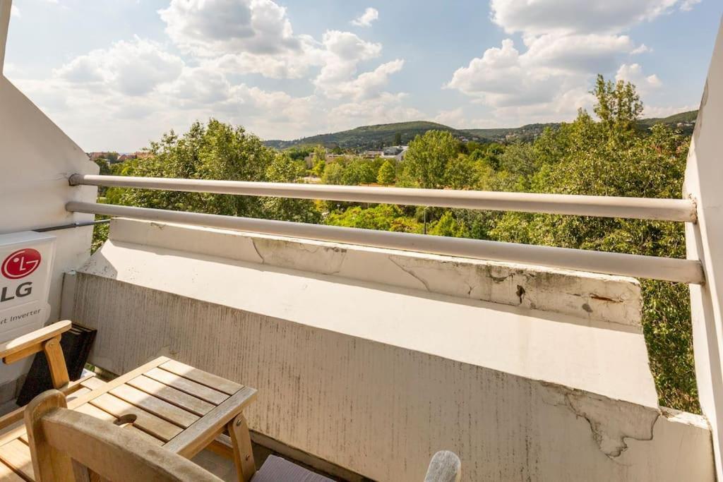 Lovely 1 Bedroom Flat - Gazdagret Budapest Ngoại thất bức ảnh