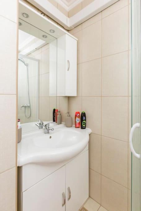 Lovely 1 Bedroom Flat - Gazdagret Budapest Ngoại thất bức ảnh
